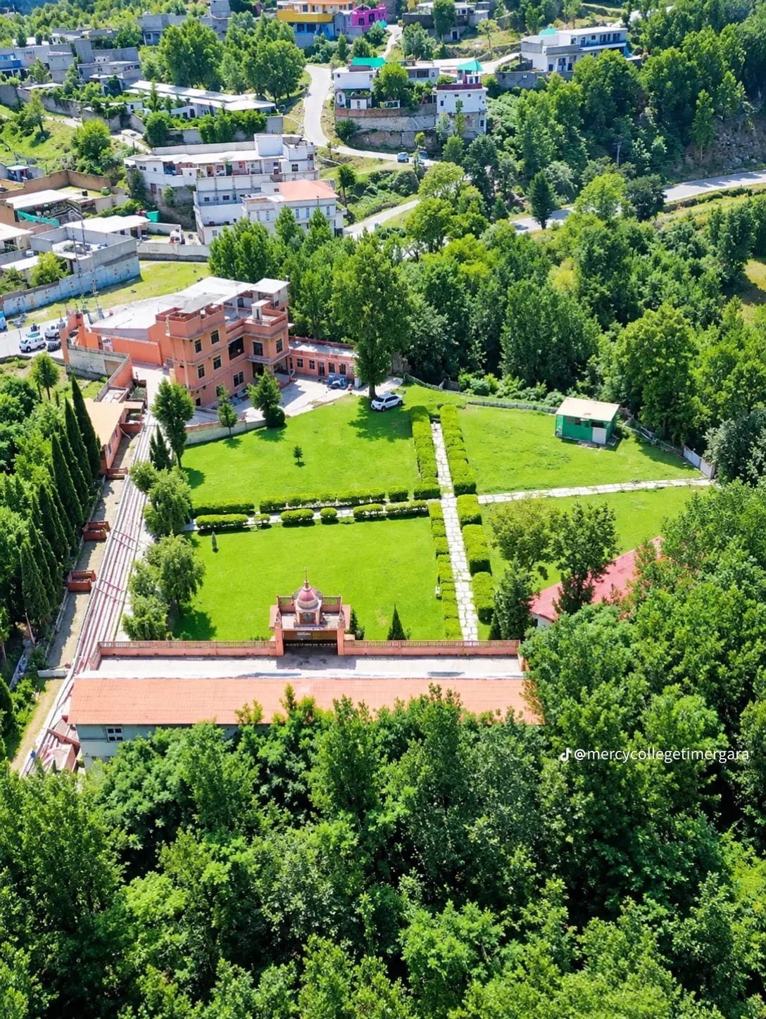 Mercy College of Nursing students